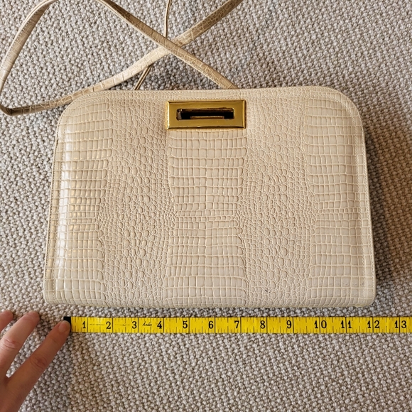 Theodora clutch in soft beige, with detachable shoulder strap - Picture 5 of 8